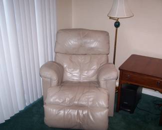 BEIGE LEATHER RECLINER