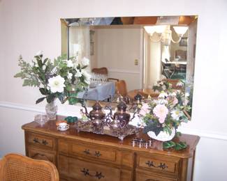 SILVER-PLATED TEASET & FAUX FLOWERS