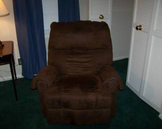 BROWN RECLINER