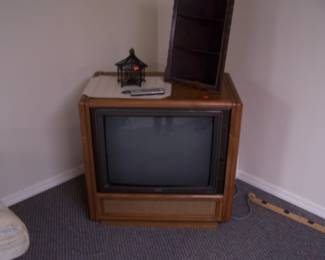 VINTAGE CONSOLE TV & SMALL CORNER SHELF