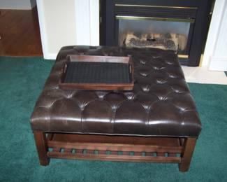OTTOMAN-COFFEE TABLE WITH TRAYS