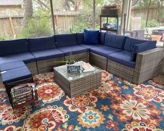 This cute set is like-new condition.