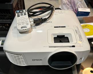 Projector + Remote + Screen 