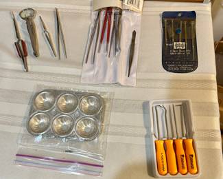 Precision Tool Lot
Assorted precision and hobby tools, including tweezers, jeweler’s screwdrivers, picks, small files, and decorative metal molds. Great for crafts, electronics, jewelry work, or small repairs.
