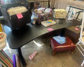 Computer table, so sewing notions, sewing machine like new!