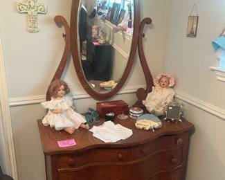Lovely, antique oak dresser with oval mirror