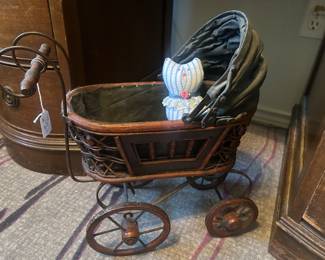 Victorian small doll carriage