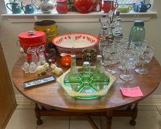 Antique dropleaf table