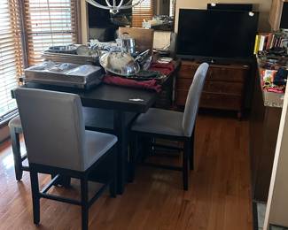 New larger table and chairs