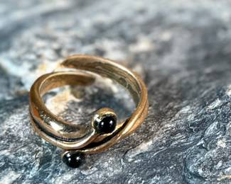 This lot features an incredibly rare bronze ring by designer Kari Sløtte and made by artist, Eivind Hillestad in a size 9. Maker mark present as shown in photos and in very good condition.