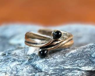 This lot features an incredibly rare bronze ring by designer Kari Sløtte and made by artist, Eivind Hillestad in a size 9. Maker mark present as shown in photos and in very good condition.