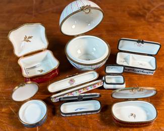This lot features a collection of eight (8) hand-painted porcelain Limoges trinket boxes from France. All marked underneath as shown in photos.