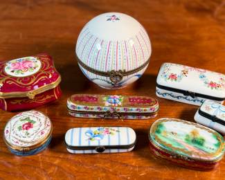 This lot features a collection of eight (8) hand-painted porcelain Limoges trinket boxes from France. All marked underneath as shown in photos.