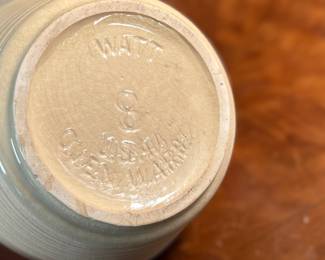 This lot features a collection of three (3) bowls, manufactured by Watt Ovenware. Markings underneath as shown in photos. The smallest and largest bowl are in good condition, the medium sized bowl has a minor chip and crack shown in photos.