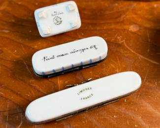 This lot features a collection of eight (8) hand-painted porcelain Limoges trinket boxes from France. All marked underneath as shown in photos.