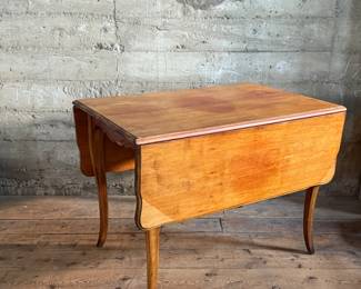 This lot features a 19th century Hepplewhite drop-leaf table in sturdy condition with excellent patina. It measures (closed), 30” H x 28” W x 40” D. When open, it measures, 30” H x 56” W x 40” D.