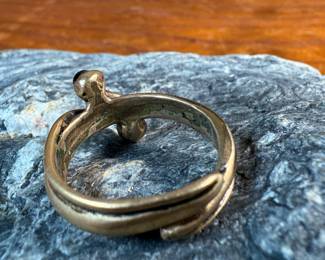 This lot features an incredibly rare bronze ring by designer Kari Sløtte and made by artist, Eivind Hillestad in a size 9. Maker mark present as shown in photos and in very good condition.