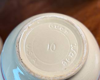 This lot features a collection of three (3) bowls, manufactured by Watt Ovenware. Markings underneath as shown in photos. The smallest and largest bowl are in good condition, the medium sized bowl has a minor chip and crack shown in photos.