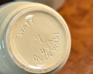 This lot features a collection of three (3) bowls, manufactured by Watt Ovenware. Markings underneath as shown in photos. The smallest and largest bowl are in good condition, the medium sized bowl has a minor chip and crack shown in photos.