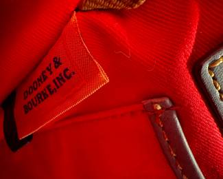 This lot features a Dooney & Bourke Florentine Satchel bag in blue Italian leather. This Dooney & Bourke comes with the original carry case as shown in photos and is in excellent condition.