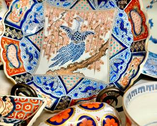 ANTIQUE IMARI, SO BEAUTIFUL. ROYAL CROWN DERBY PIG.