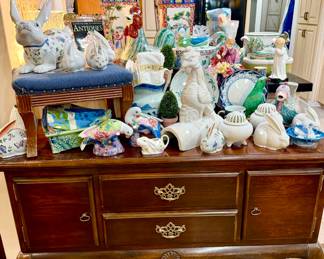 BUFFET LOADED WITH FAMILLE ROSE COLORING, TOBACCO LEAF DOVES.