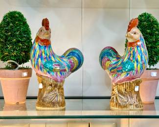 SCARCE AND HIGHLY COLLECTIBLE FAMILLE ROSE ROOSTERS.