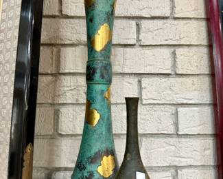 JAPANESE HATA ZOROKU METAL VASE.