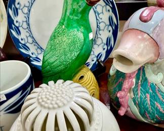 HIGHLY COLLECTIBLE SCARCE CHINESE MACAW!