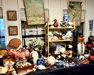 LOTS OF SEASHELLS MIXED WITH AN AFRICAN MOTIF AND BLUE AND WHITE!