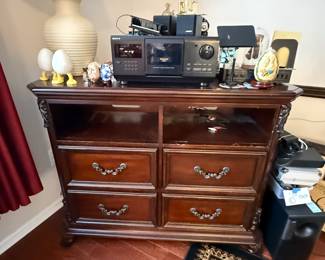 Entertainment center