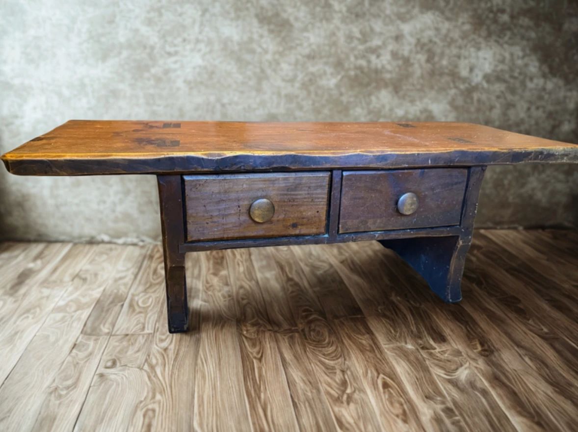 Live-edge rustic coffee table – solid wood – butterfly joinery – excellent craftsmanship