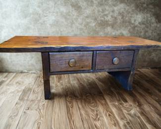 Live-edge rustic coffee table – solid wood – butterfly joinery – excellent craftsmanship