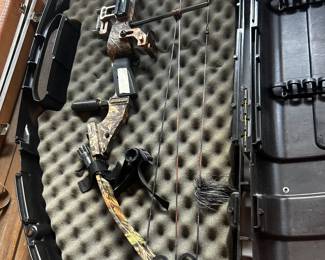 Hunter Mag Bow and Case