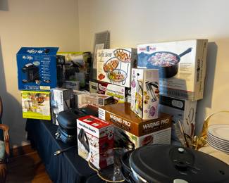 Tons of New Kitchen Appliances 