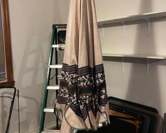 Patio Umbrella w Iron Base