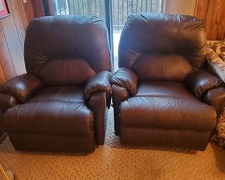 Excellent condition (2) recliner pair