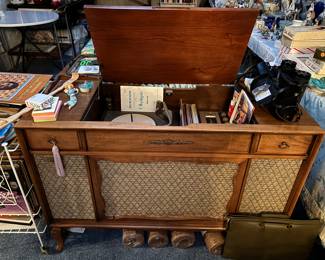 Olympic turn table and radio