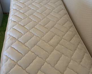 nice clean twin mattress set