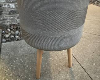 Modern planter peg legs 