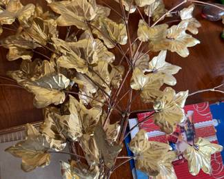gold tone ivy leaf wall decor