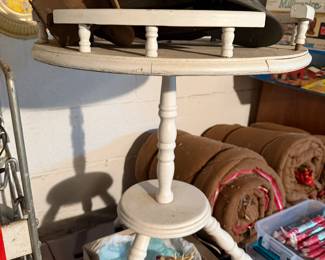 pedestal table