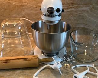 KitchenAid Mixer And Anchor Hocking Mixing Bowls