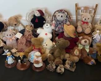 Teddy Bears In Chairs