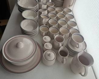 Lg set Pfaltzgraff dishes 16 dinner, 14 salad, 12 cereal, 5 serving bowls, 2 platters etc