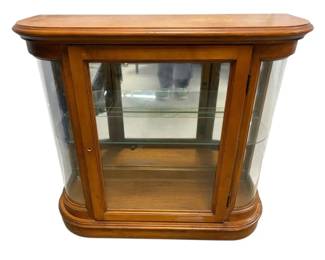 Pulaski Light Up Curio Cabinet W Glass Shelves 