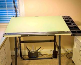 Mobile-D Portable Drafting Table & Lamp