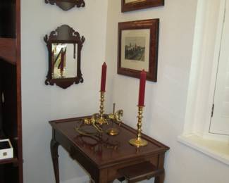 Queen Ann Style Mahogany Tea Side Table w/ Pull Out Sides