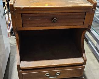 END TABLE / NIGHTSTAND