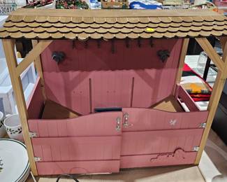 TOY HORSE STABLE